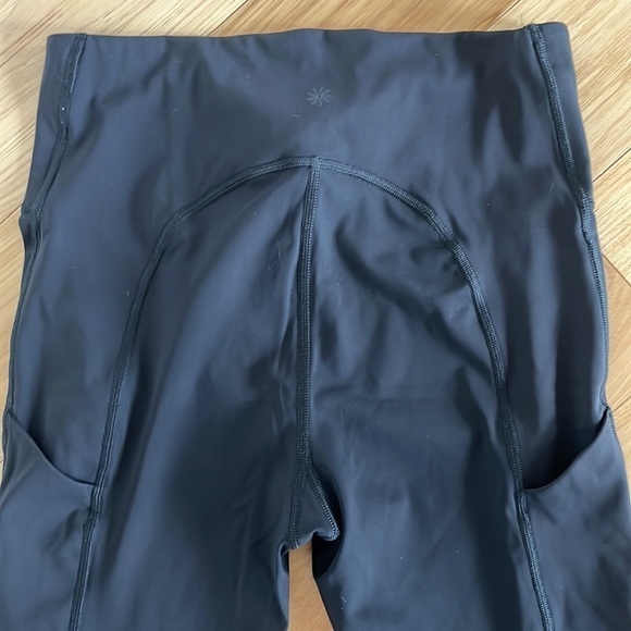 Athleta Ultimate Stash Pocket 7/8 Tight in black - Picture 5 of 6